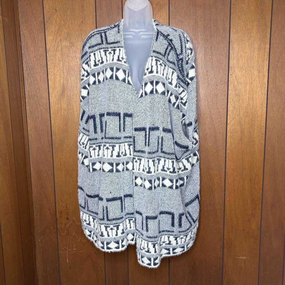 GeeGee Cardigan Women's M/L Blue Ivory Aztec Fuzzy Oversized Boho Southwestern